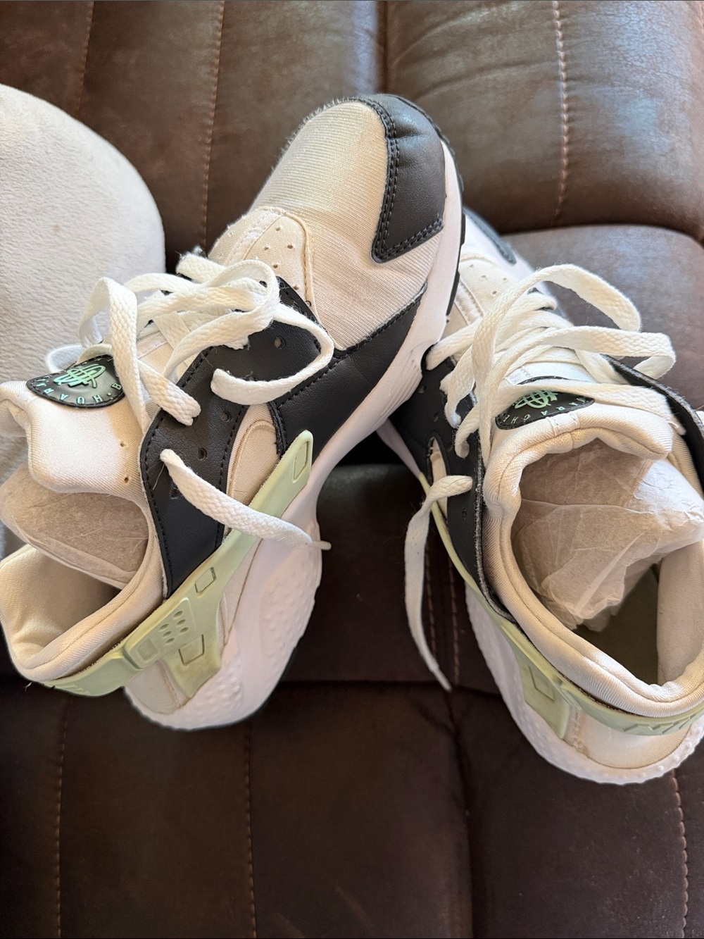Nike Kids Sneakers in White, Black and Light Green